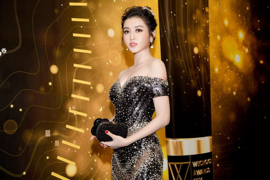 huyen-my-toa-sang-voi-nhan-sac-noi-bat-va-phong-cach-goi-cam-1865164.jpg